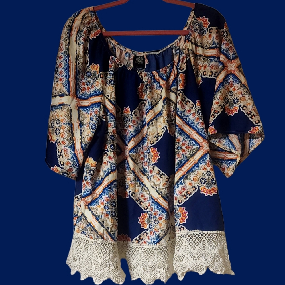 Beautiful Boho short sleeve blouse with lace bottom edge- sz 2x